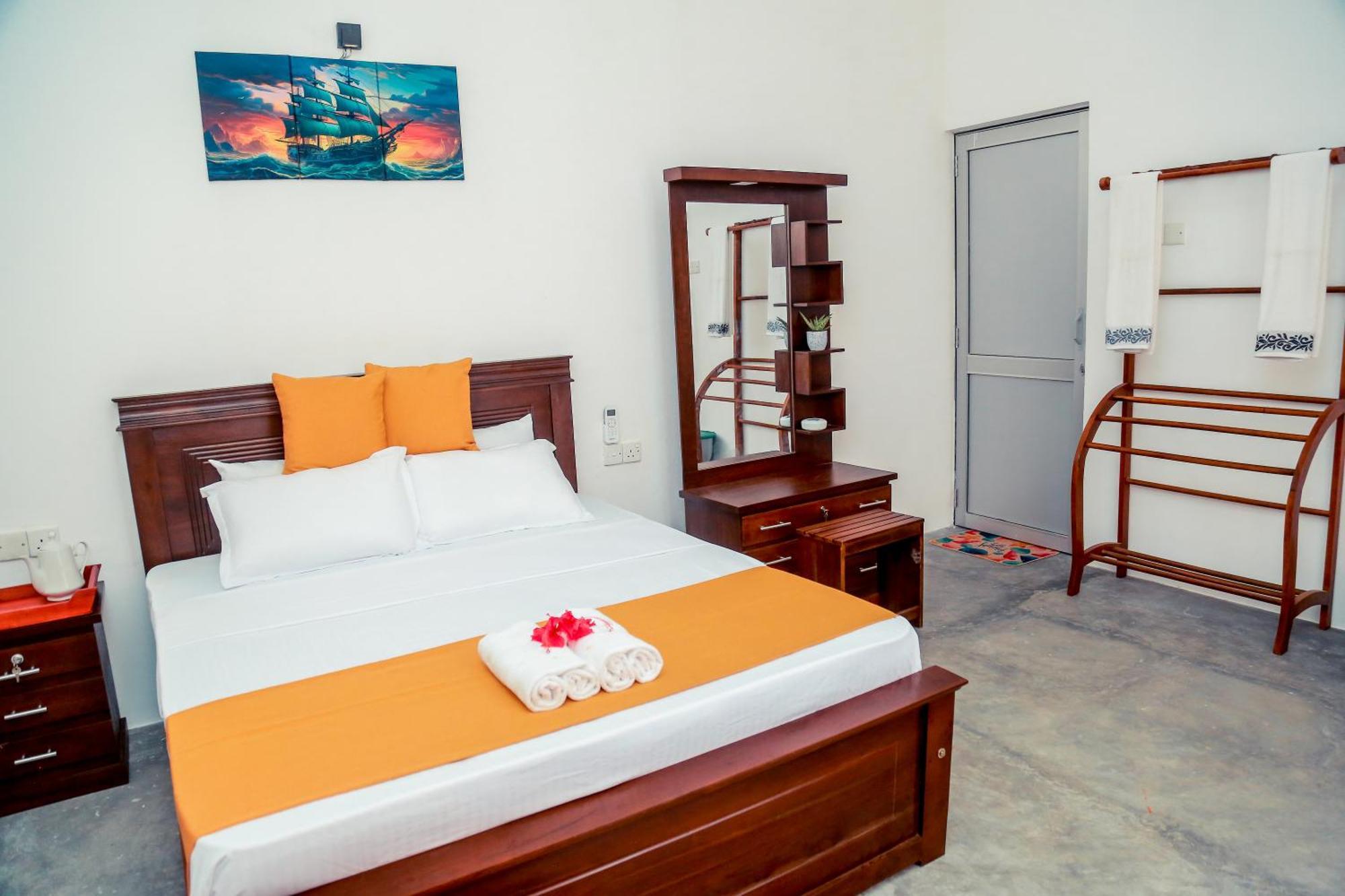 Painkiller Hiriketiya Apartment Dikwella Bagian luar foto